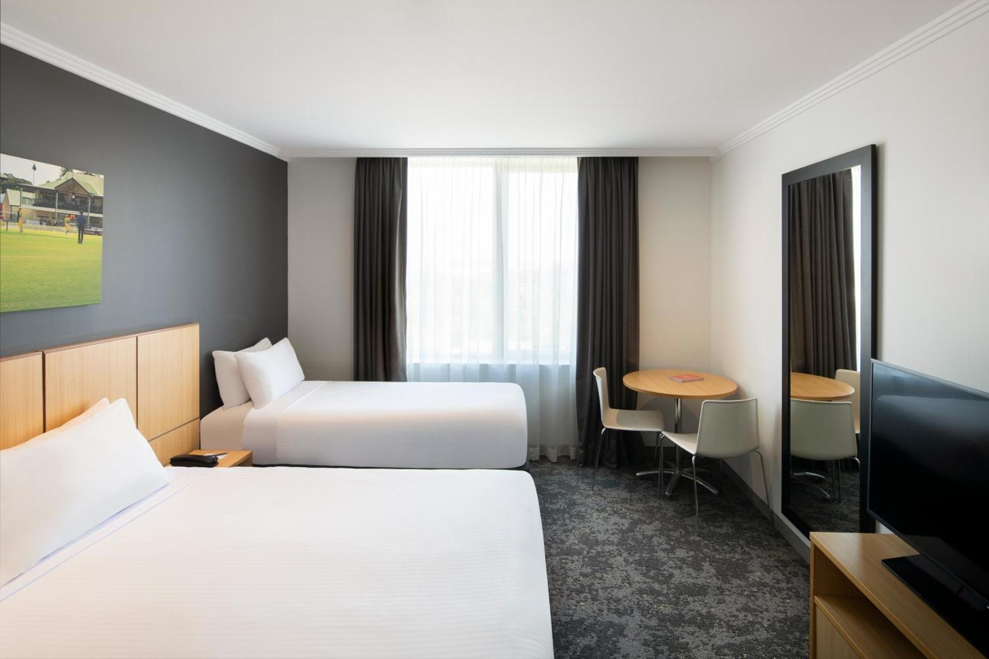 ทราเวลลอดจ์ โฮเต็ล แบงค์สทาวน์ ซิดนีย์ Hotel ภายนอก รูปภาพ