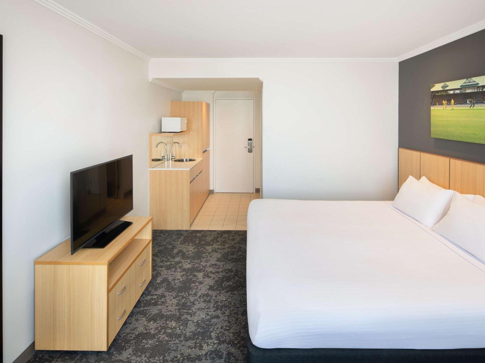 ทราเวลลอดจ์ โฮเต็ล แบงค์สทาวน์ ซิดนีย์ Hotel ภายนอก รูปภาพ