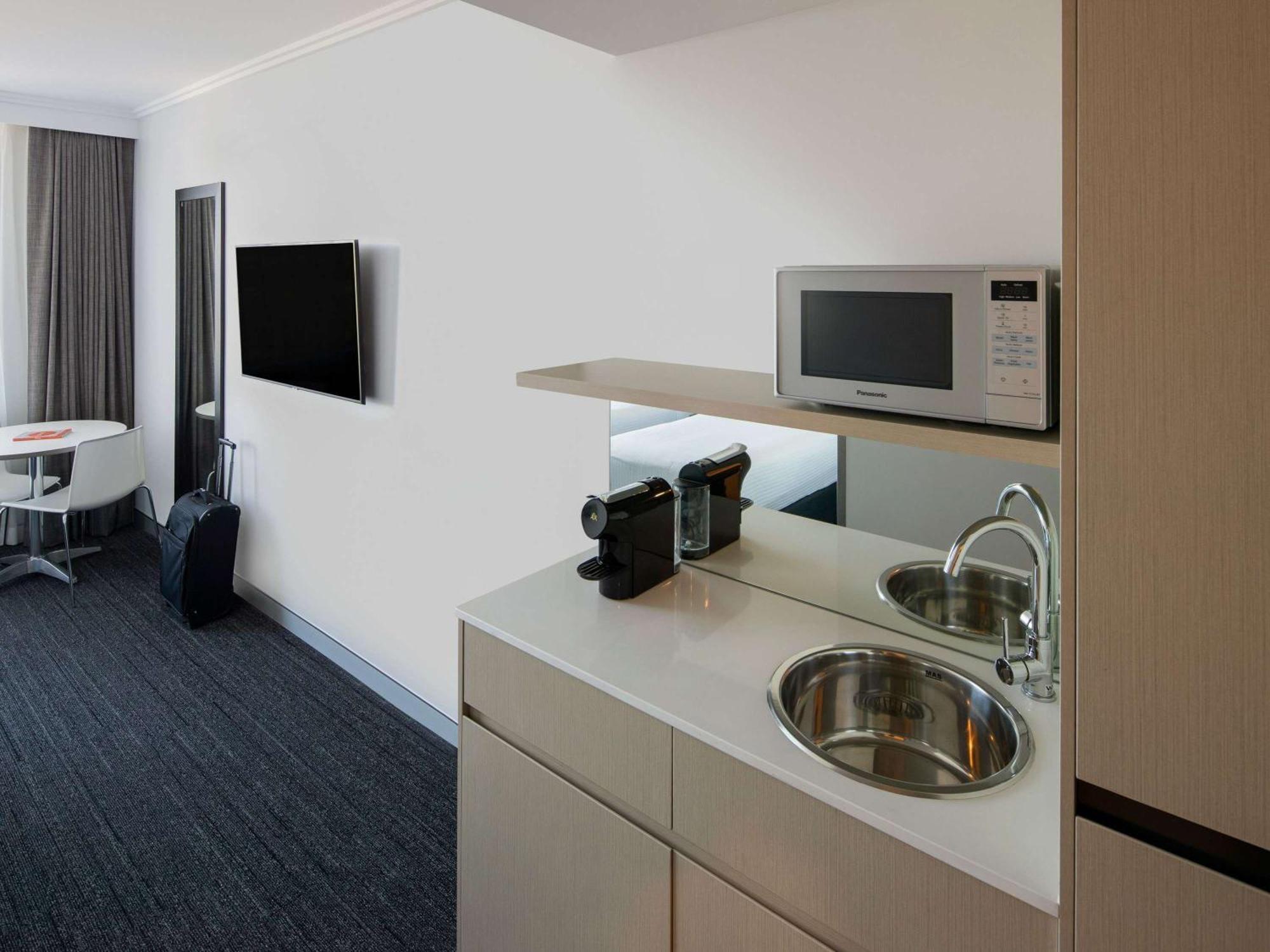 ทราเวลลอดจ์ โฮเต็ล แบงค์สทาวน์ ซิดนีย์ Hotel ภายนอก รูปภาพ